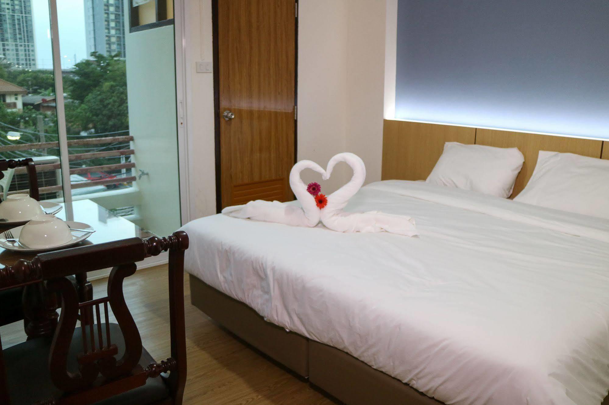 Beerapan Hotel Bangkok Extérieur photo