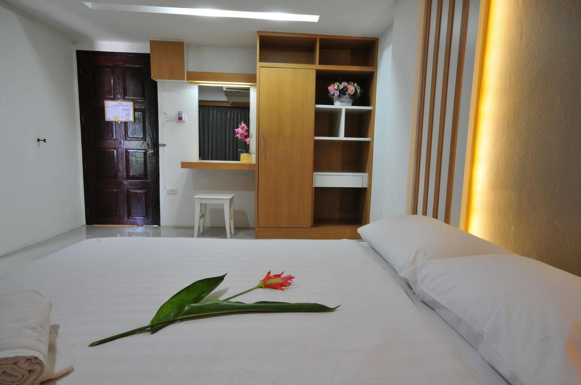 Beerapan Hotel Bangkok Extérieur photo