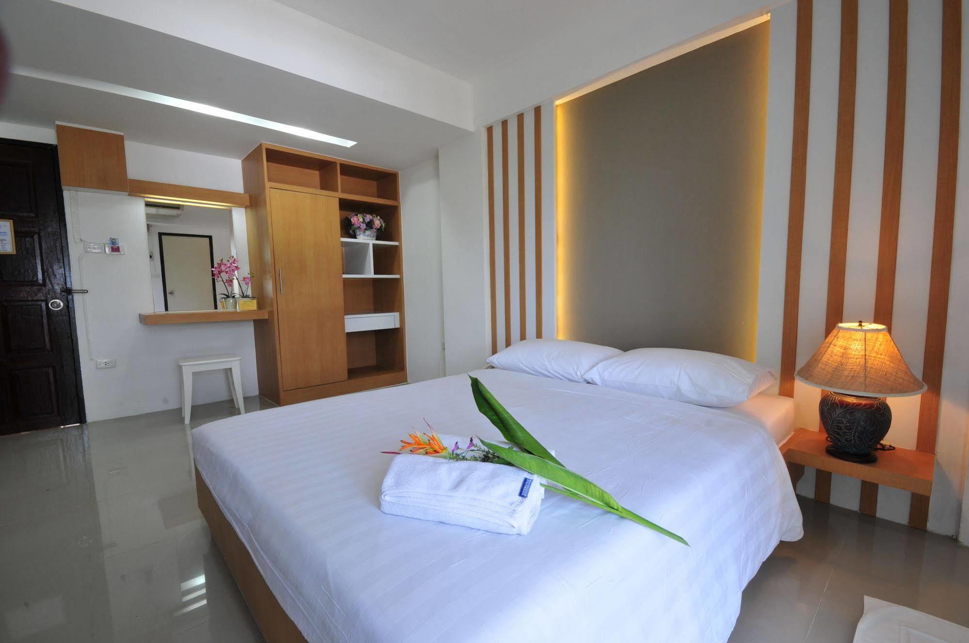 Beerapan Hotel Bangkok Extérieur photo