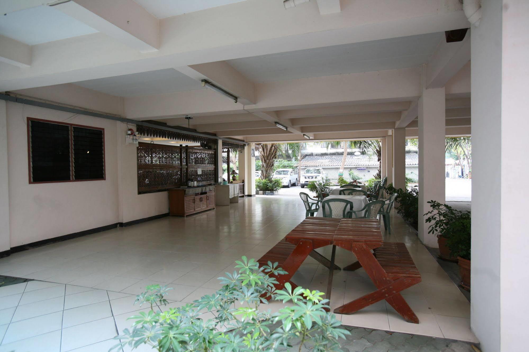 Beerapan Hotel Bangkok Extérieur photo