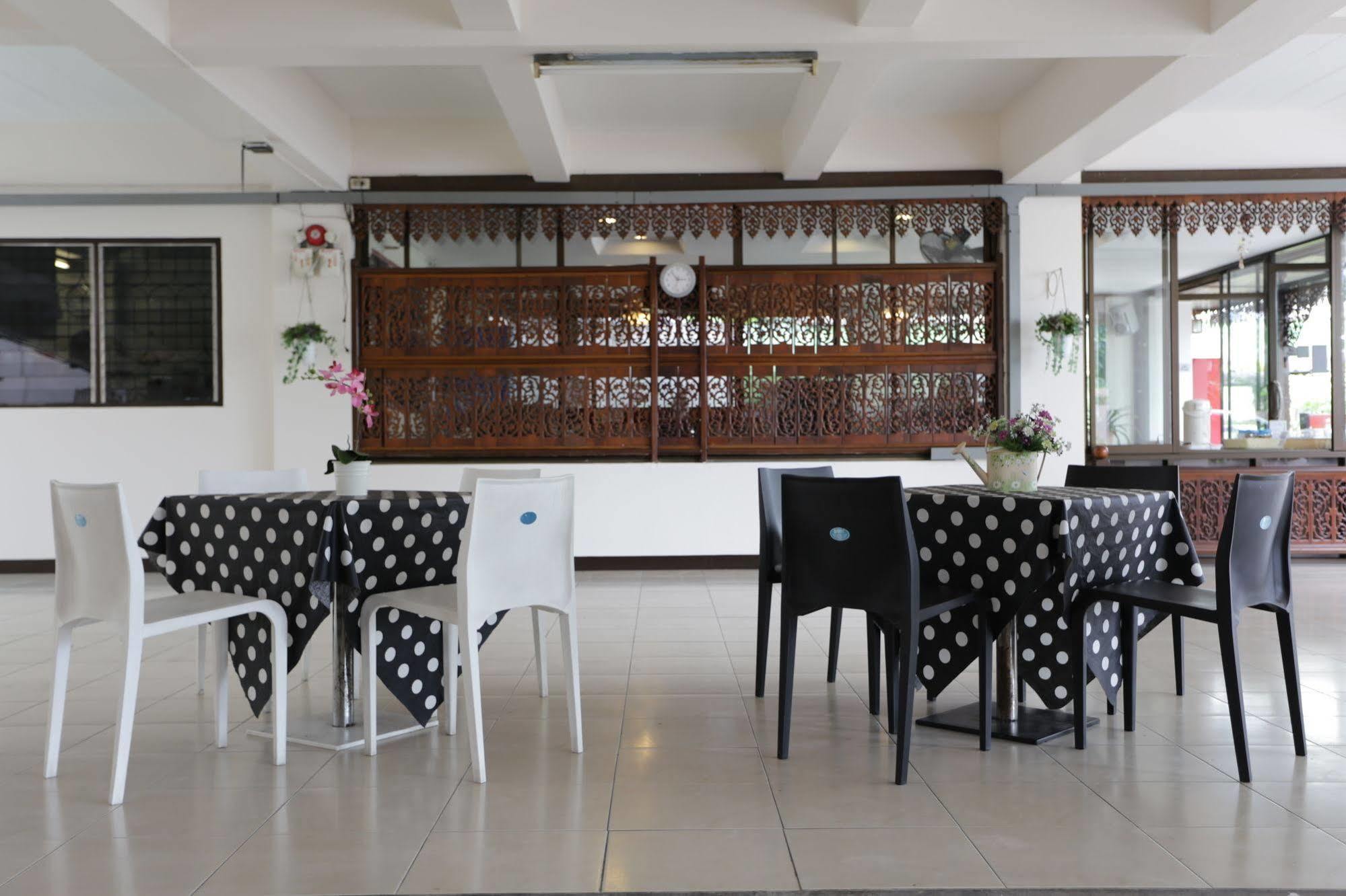 Beerapan Hotel Bangkok Extérieur photo