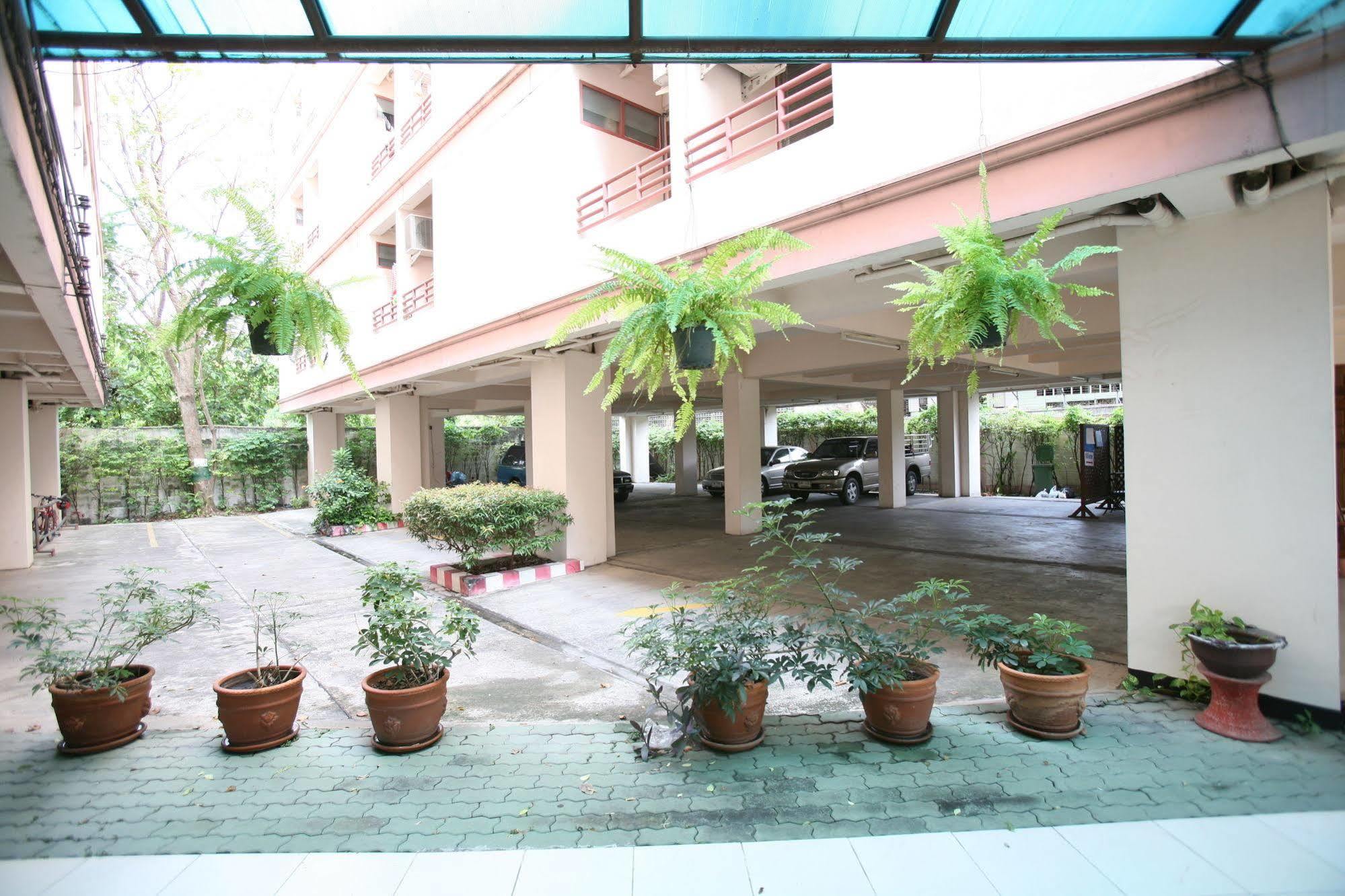 Beerapan Hotel Bangkok Extérieur photo