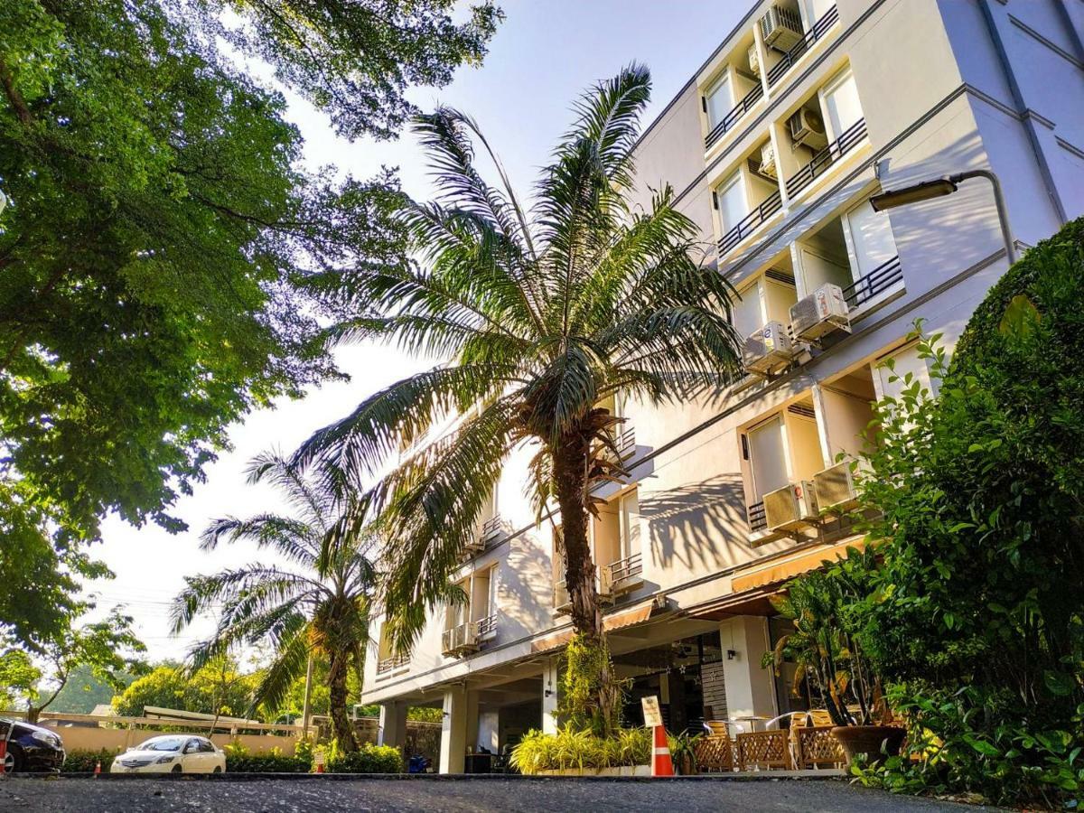 Beerapan Hotel Bangkok Extérieur photo