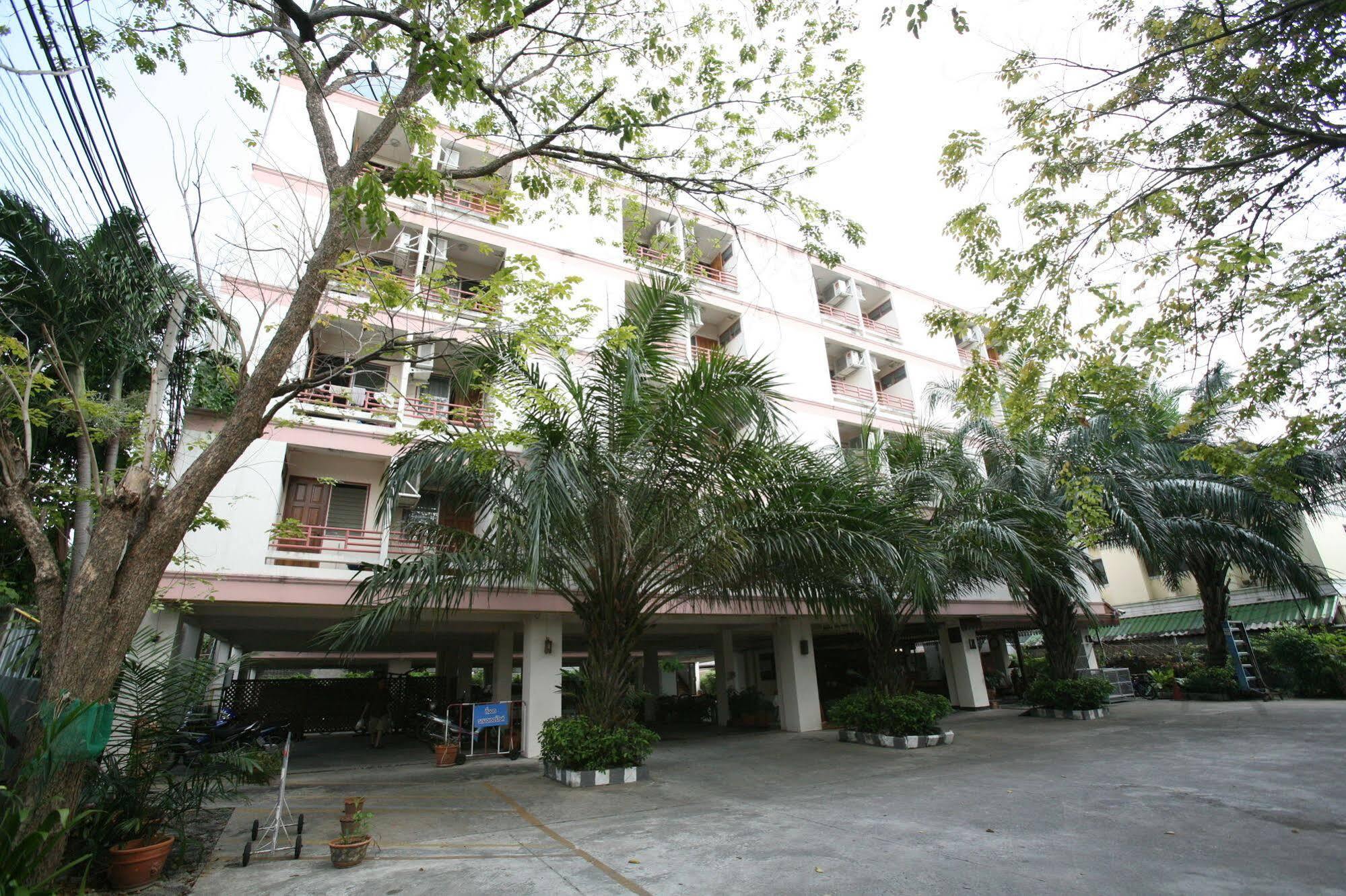 Beerapan Hotel Bangkok Extérieur photo